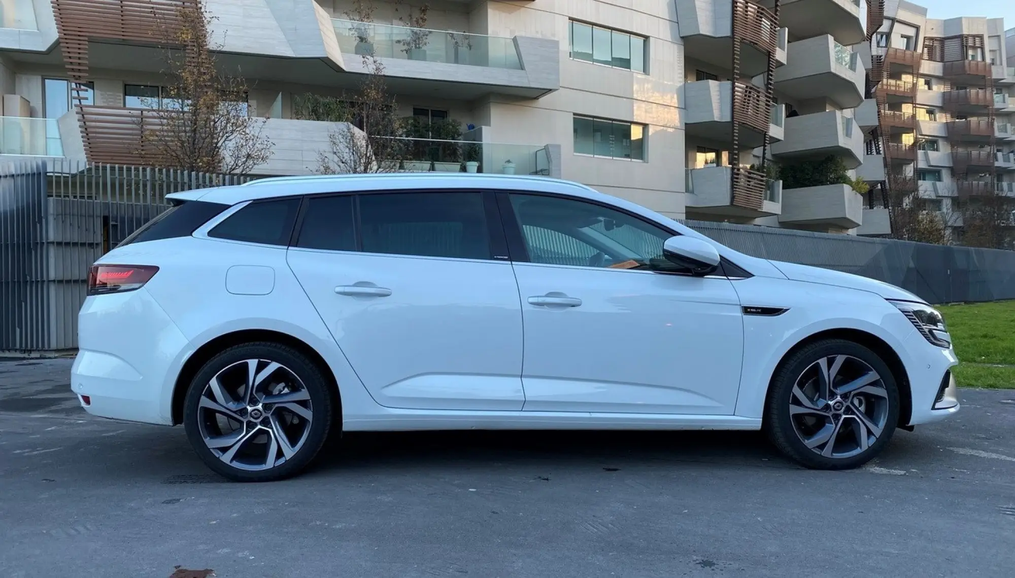 Renault Megane Sporter E-Tech 2020 prova su strada - 15