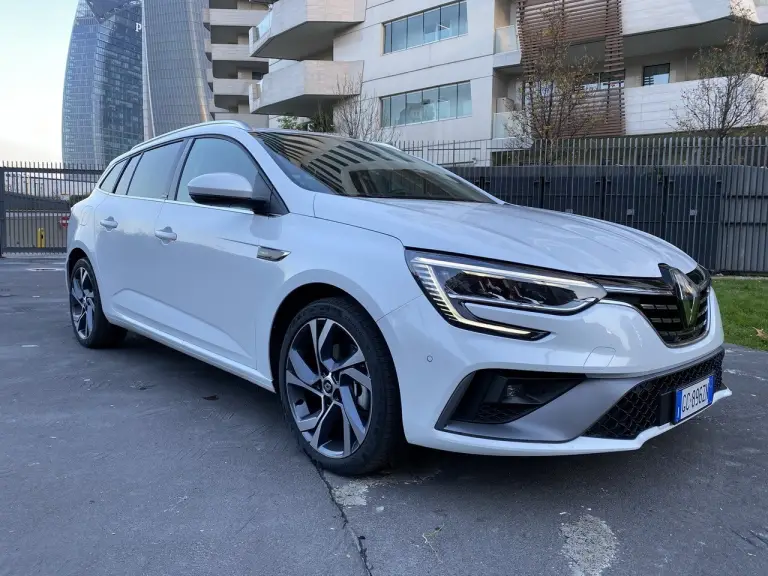 Renault Megane Sporter E-Tech 2020 prova su strada - 18