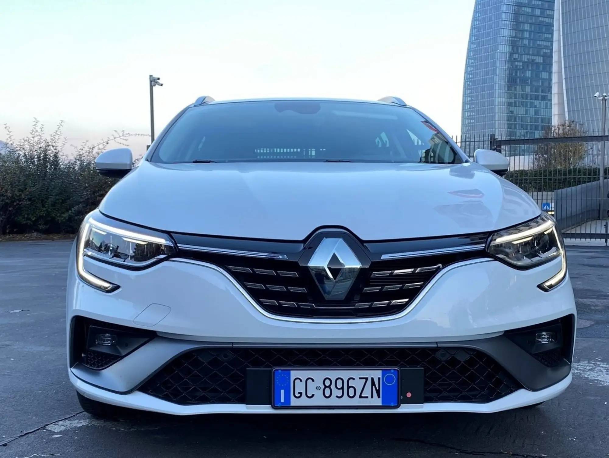 Renault Megane Sporter E-Tech 2020 prova su strada - 22