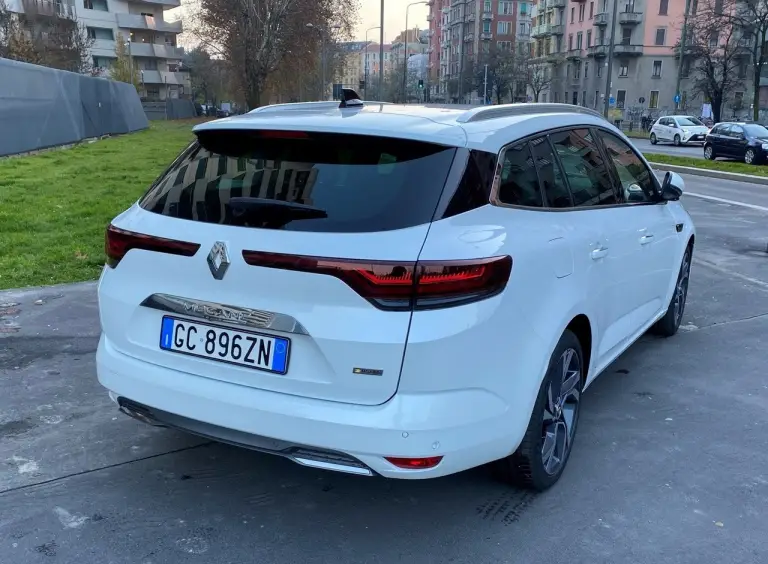 Renault Megane Sporter E-Tech 2020 prova su strada - 28