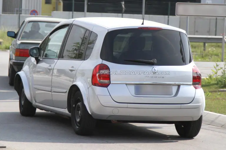 Renault Modus foto spia - 6