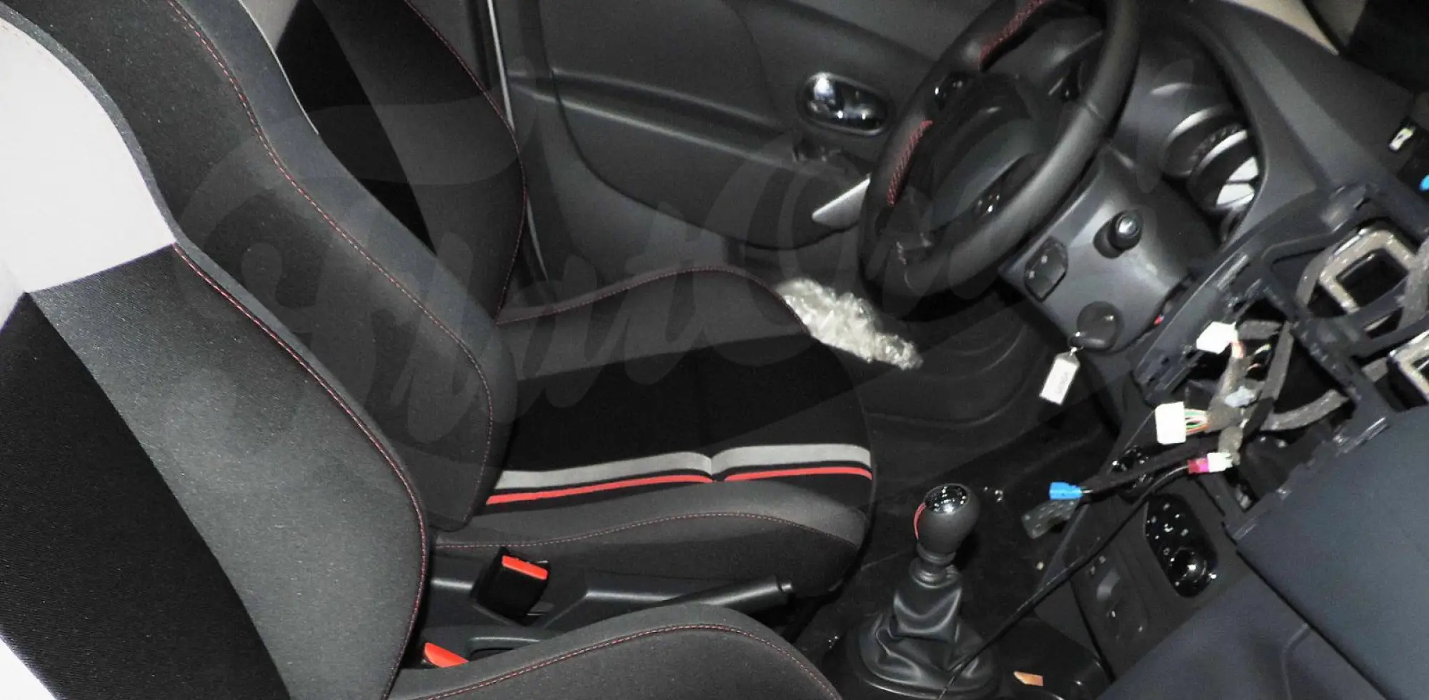 Renault Sandero RS - Foto spia 28-04-2015 - 4