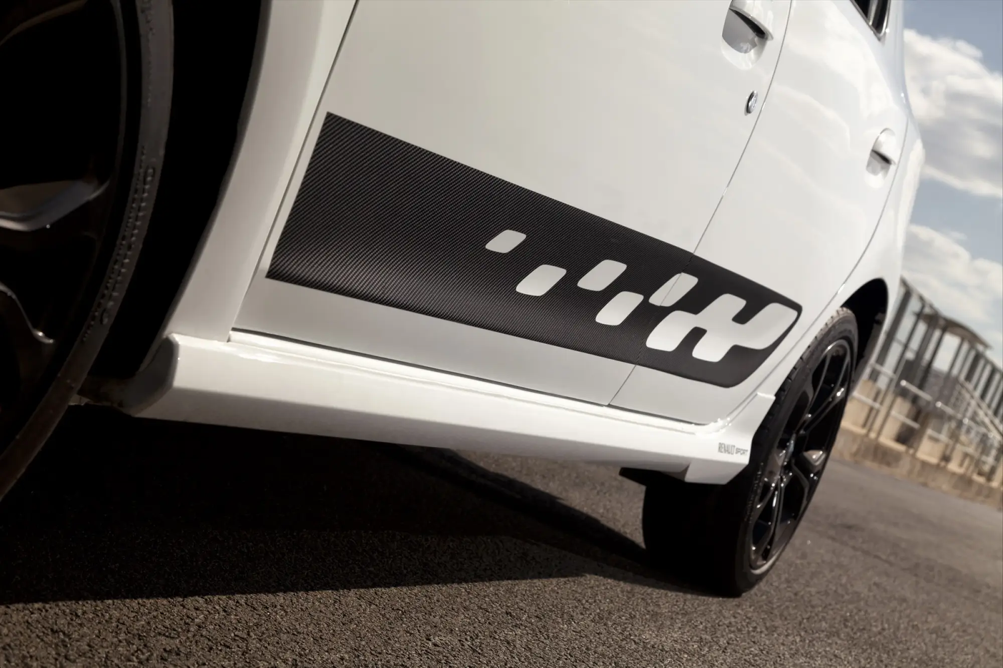 Renault Sandero RS - Mega Gallery - 2