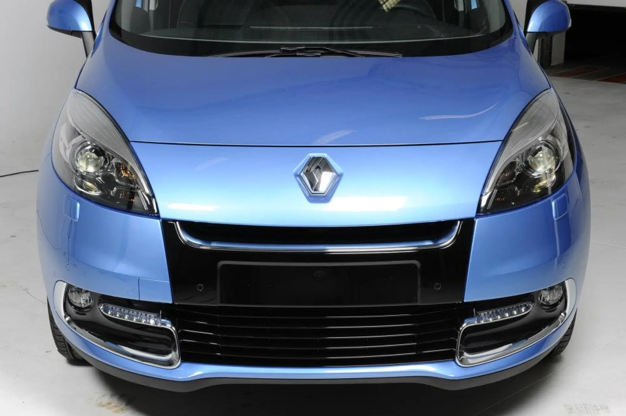 Renault Scenic Collection 2012 for fans - 18