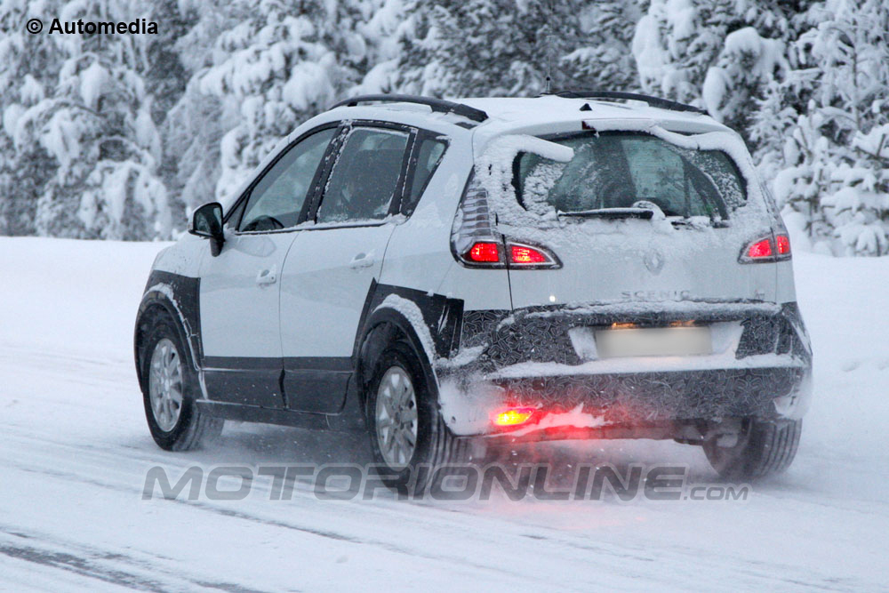 Renault Scenic Cross - Foto spia 17-12-2012