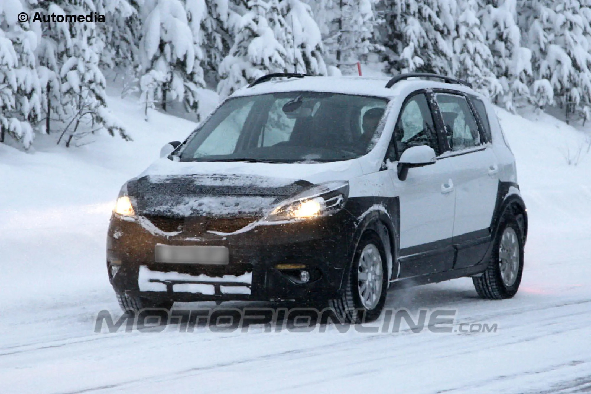 Renault Scenic Cross - Foto spia 17-12-2012 - 1