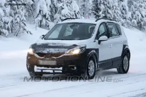 Renault Scenic Cross - Foto spia 17-12-2012