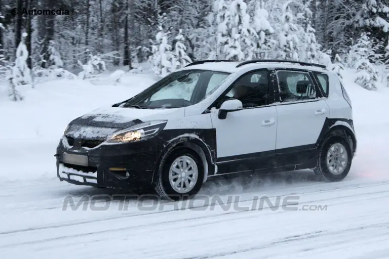 Renault Scenic Cross - Foto spia 17-12-2012 - 2