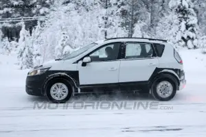Renault Scenic Cross - Foto spia 17-12-2012