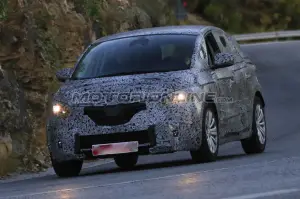 Renault Scenic MY 2017 - Foto spia 27-09-2015 - 2