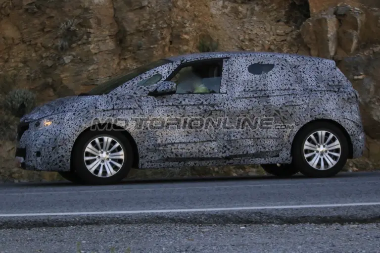 Renault Scenic MY 2017 - Foto spia 27-09-2015 - 3