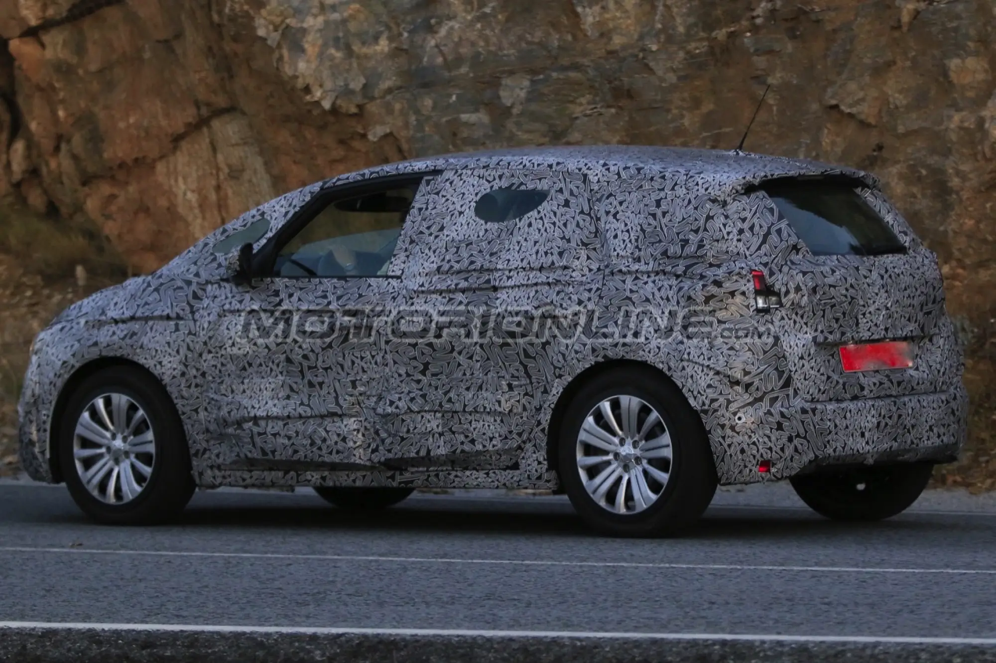 Renault Scenic MY 2017 - Foto spia 27-09-2015 - 4
