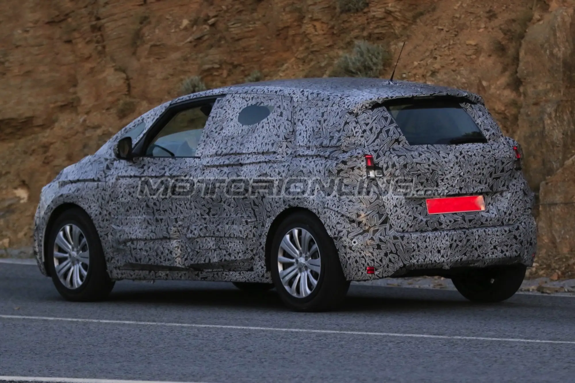 Renault Scenic MY 2017 - Foto spia 27-09-2015 - 6
