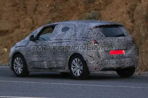 Renault Scenic MY 2017 - Foto spia 27-09-2015 - 6