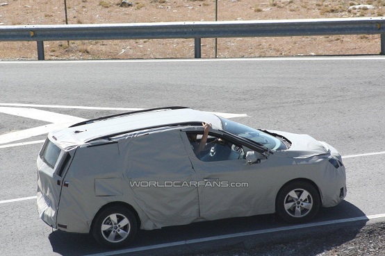 Renault Scenic restyling MPV foto spia luglio 2011