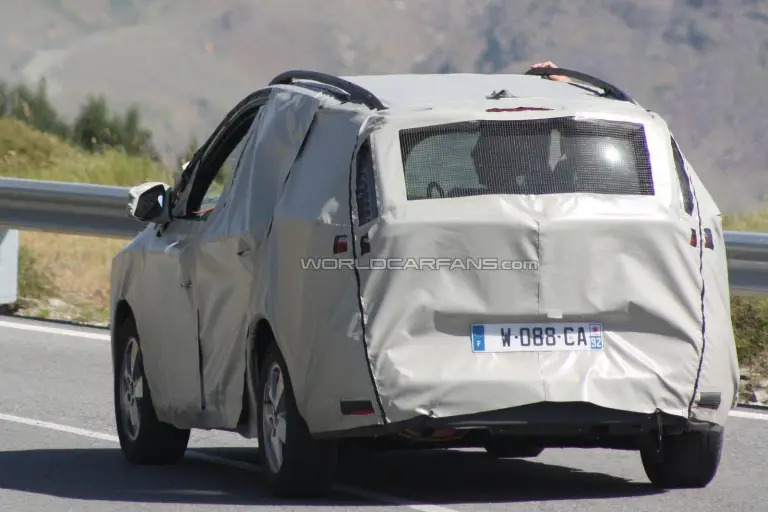 Renault Scenic restyling MPV foto spia luglio 2011 - 6
