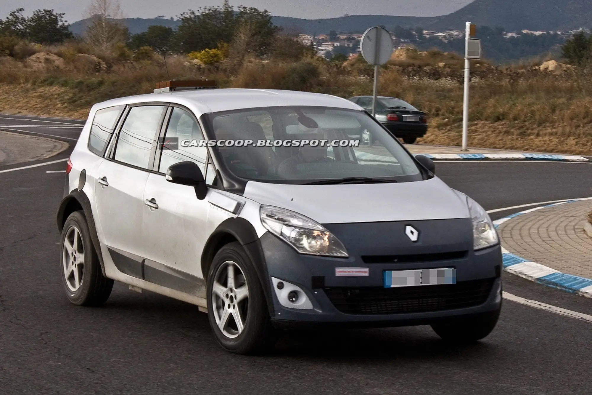Renault SUV - Foto spia 22-01-2013 - 2