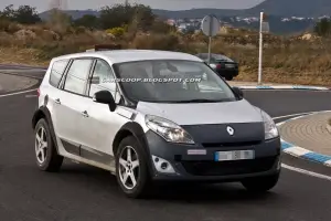 Renault SUV - Foto spia 22-01-2013