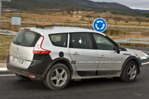 Renault SUV - Foto spia 22-01-2013