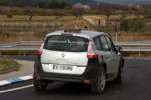 Renault SUV - Foto spia 22-01-2013