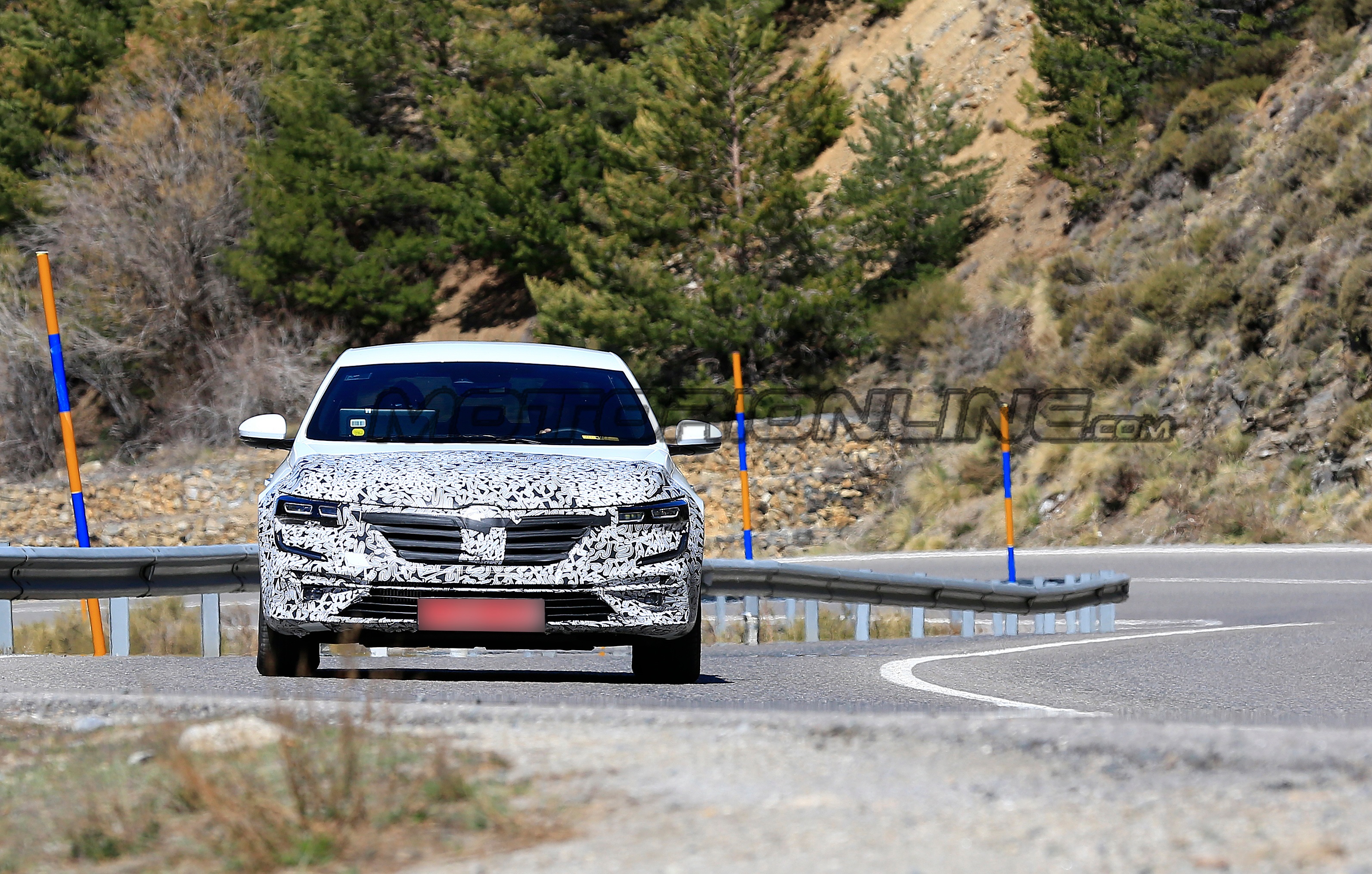 Renault Talisman 2020 - Foto spia 08-04-2019