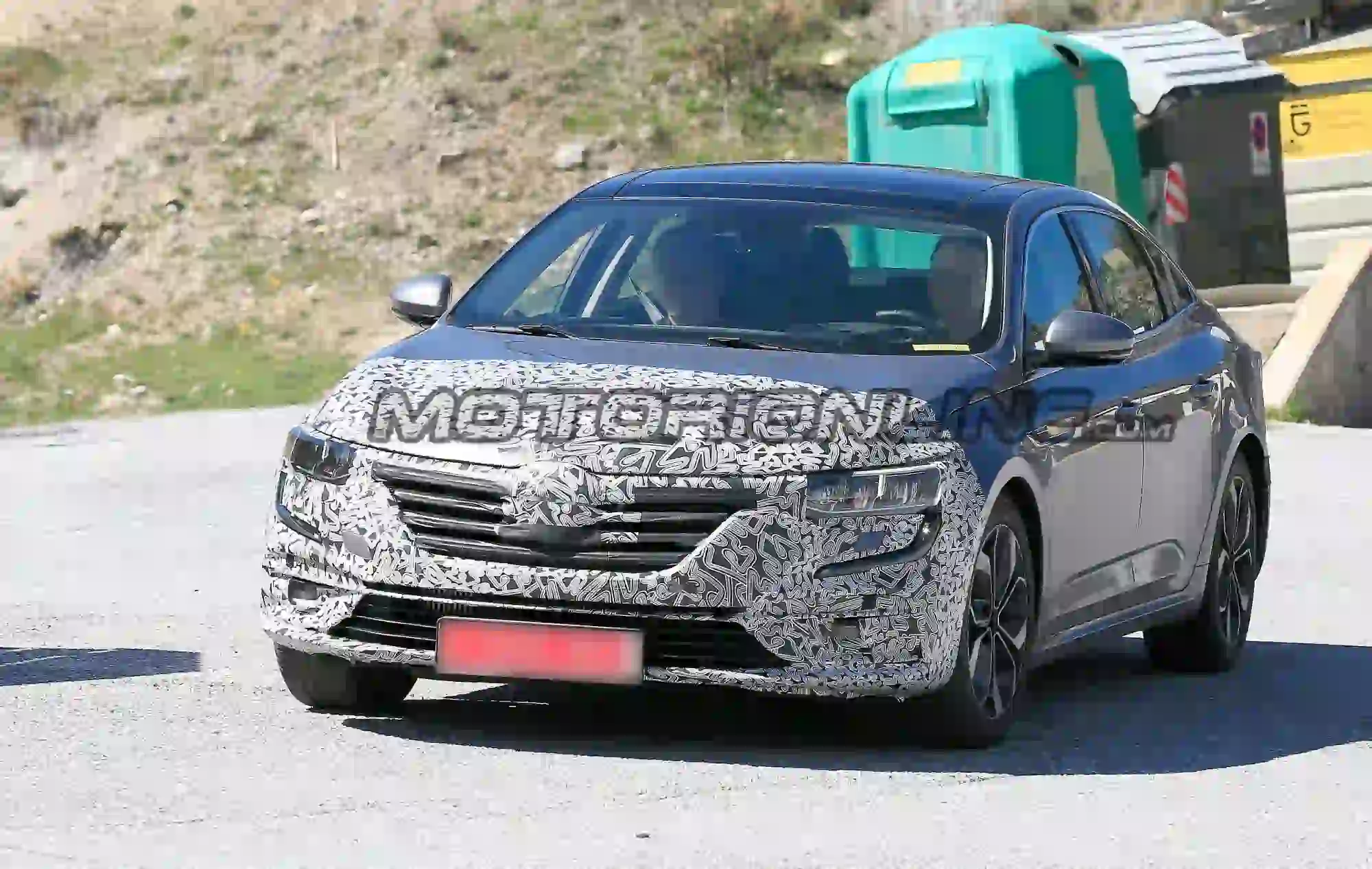 Renault Talisman 2020 - Foto spia 08-04-2019 - 12