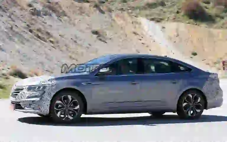 Renault Talisman 2020 - Foto spia 08-04-2019 - 15
