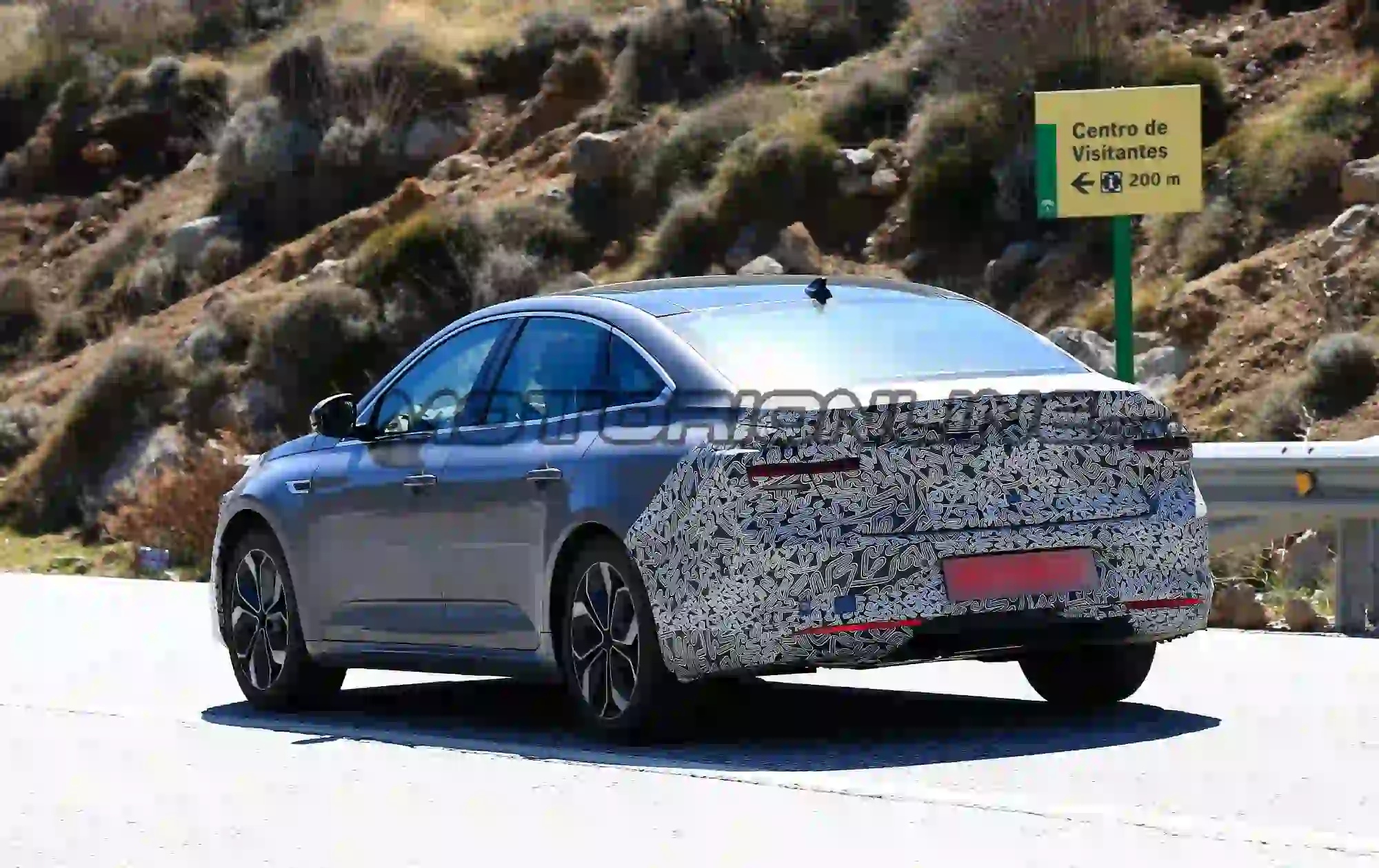 Renault Talisman 2020 - Foto spia 08-04-2019 - 19