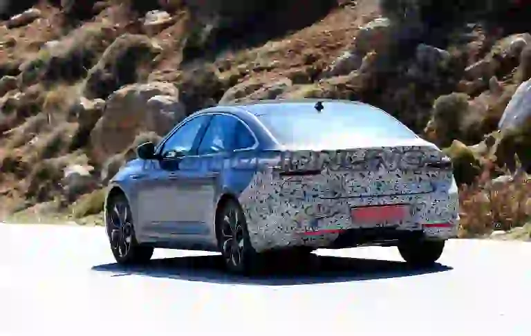 Renault Talisman 2020 - Foto spia 08-04-2019 - 20
