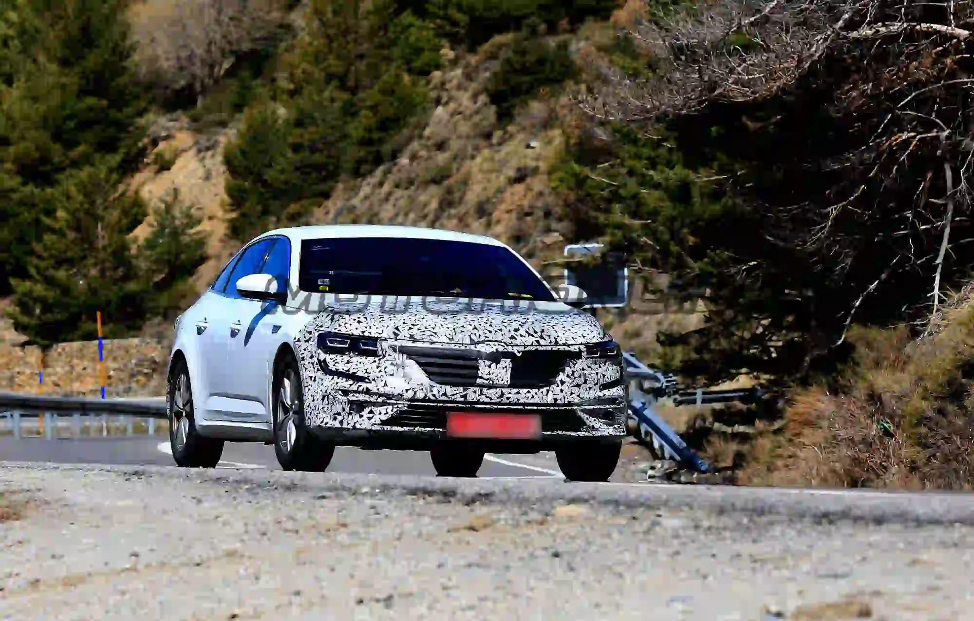 Renault Talisman 2020 - Foto spia 08-04-2019 - 4