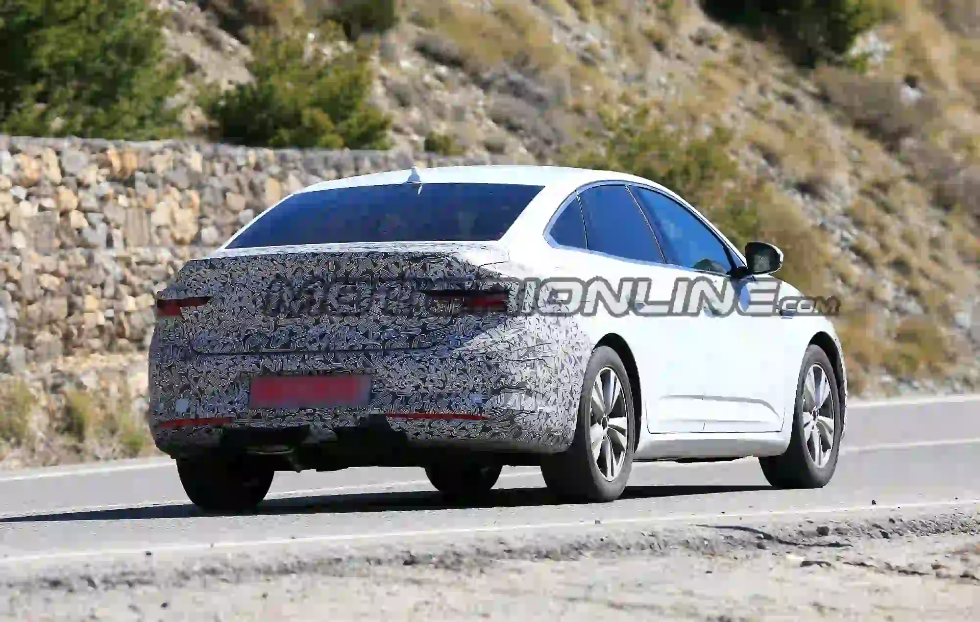 Renault Talisman 2020 - Foto spia 08-04-2019 - 9