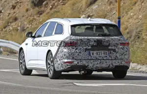 Renault Talisman Sporter 2020 - Foto spia 07-10-2019