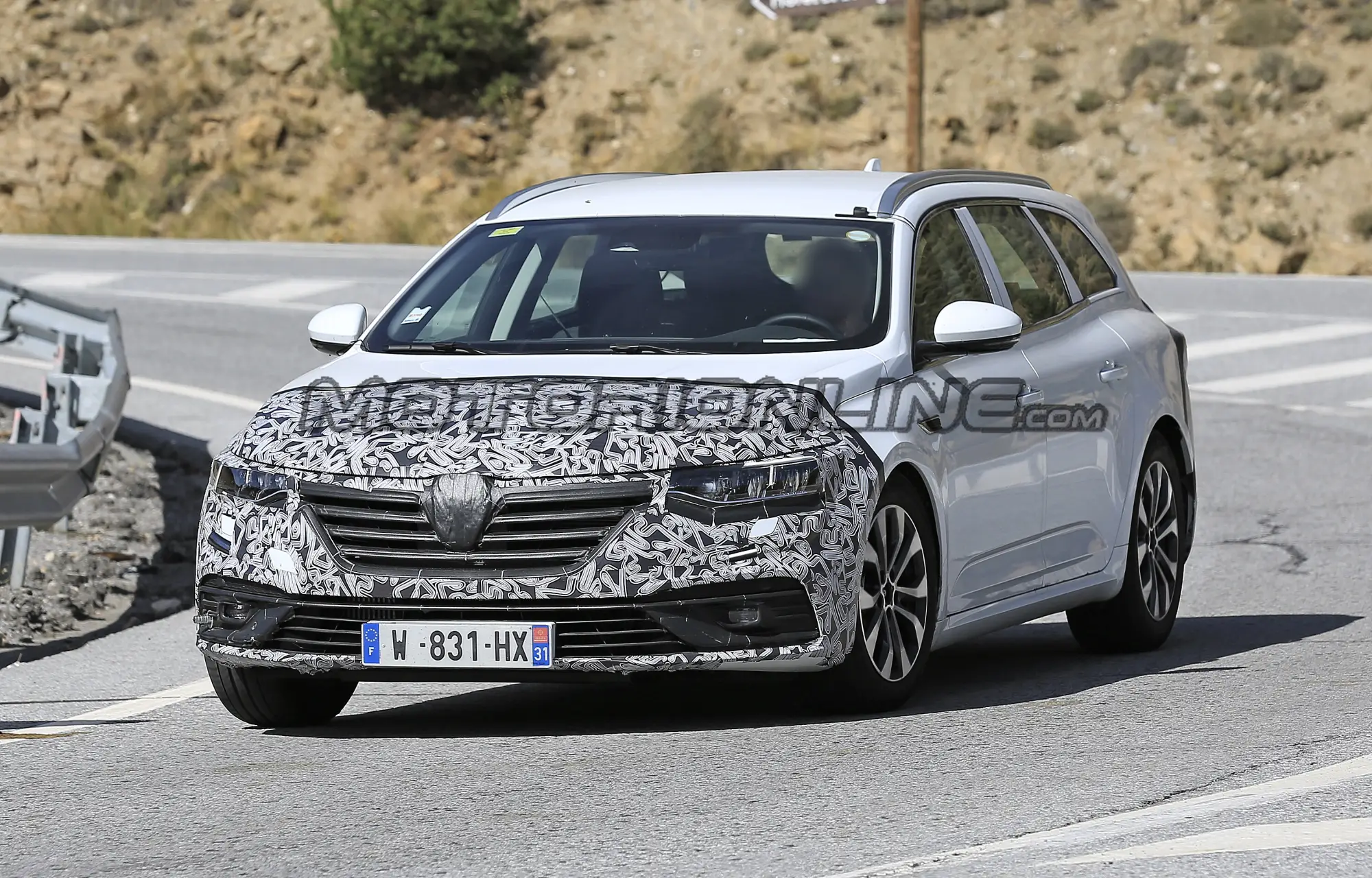 Renault Talisman Sporter 2020 - Foto spia 07-10-2019 - 2