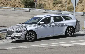 Renault Talisman Sporter 2020 - Foto spia 07-10-2019