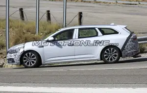 Renault Talisman Sporter 2020 - Foto spia 07-10-2019