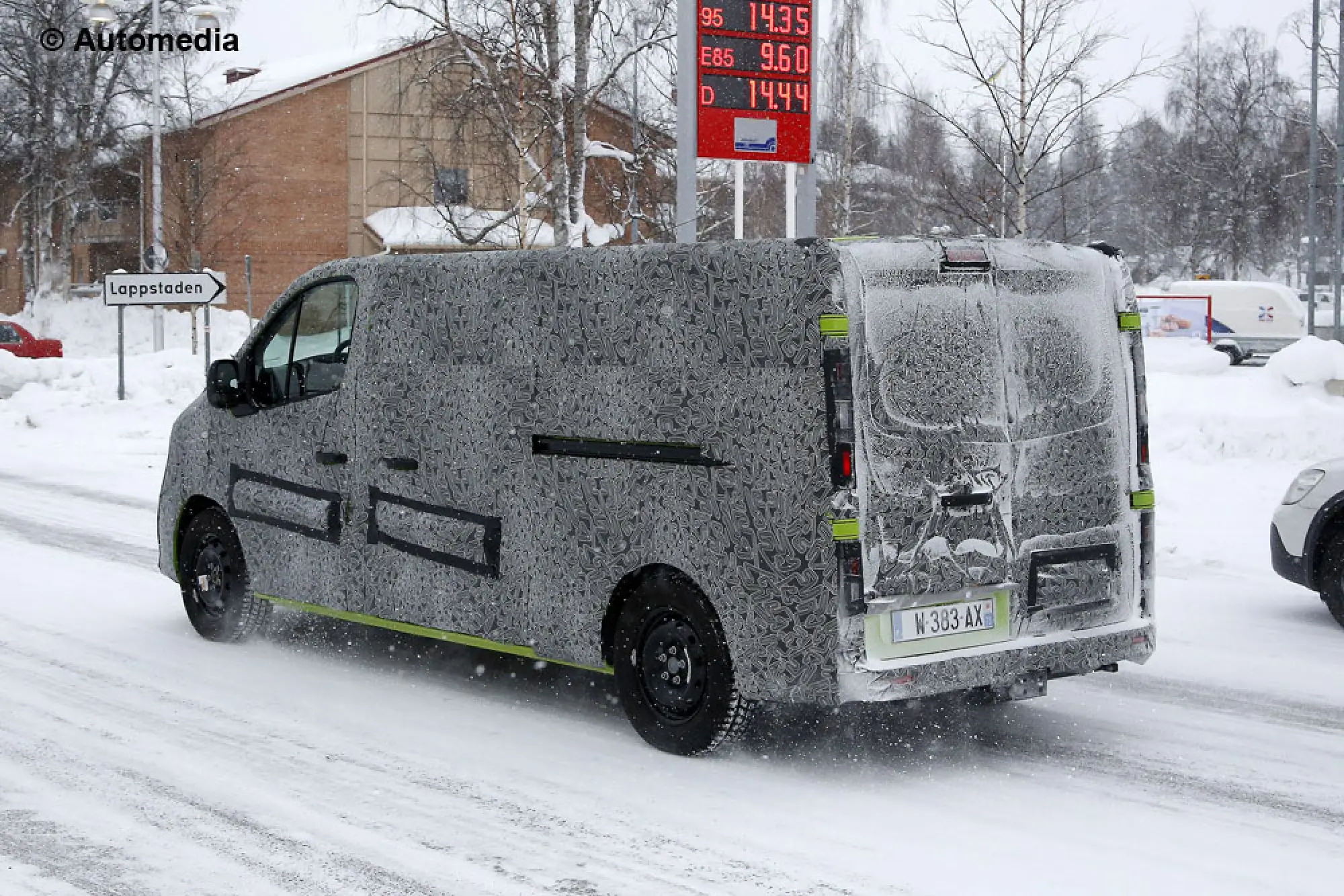 Renault Trafic 2015 - Foto spia 17-03-2014 - 4