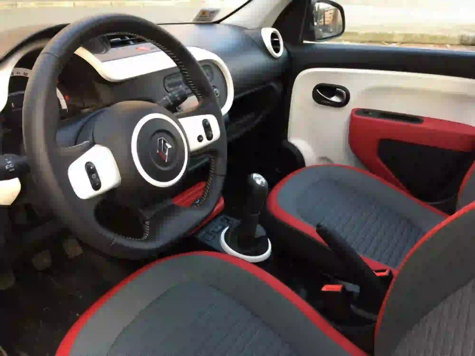 Renault Twingo 1.0 70cv: prova su strada - 21