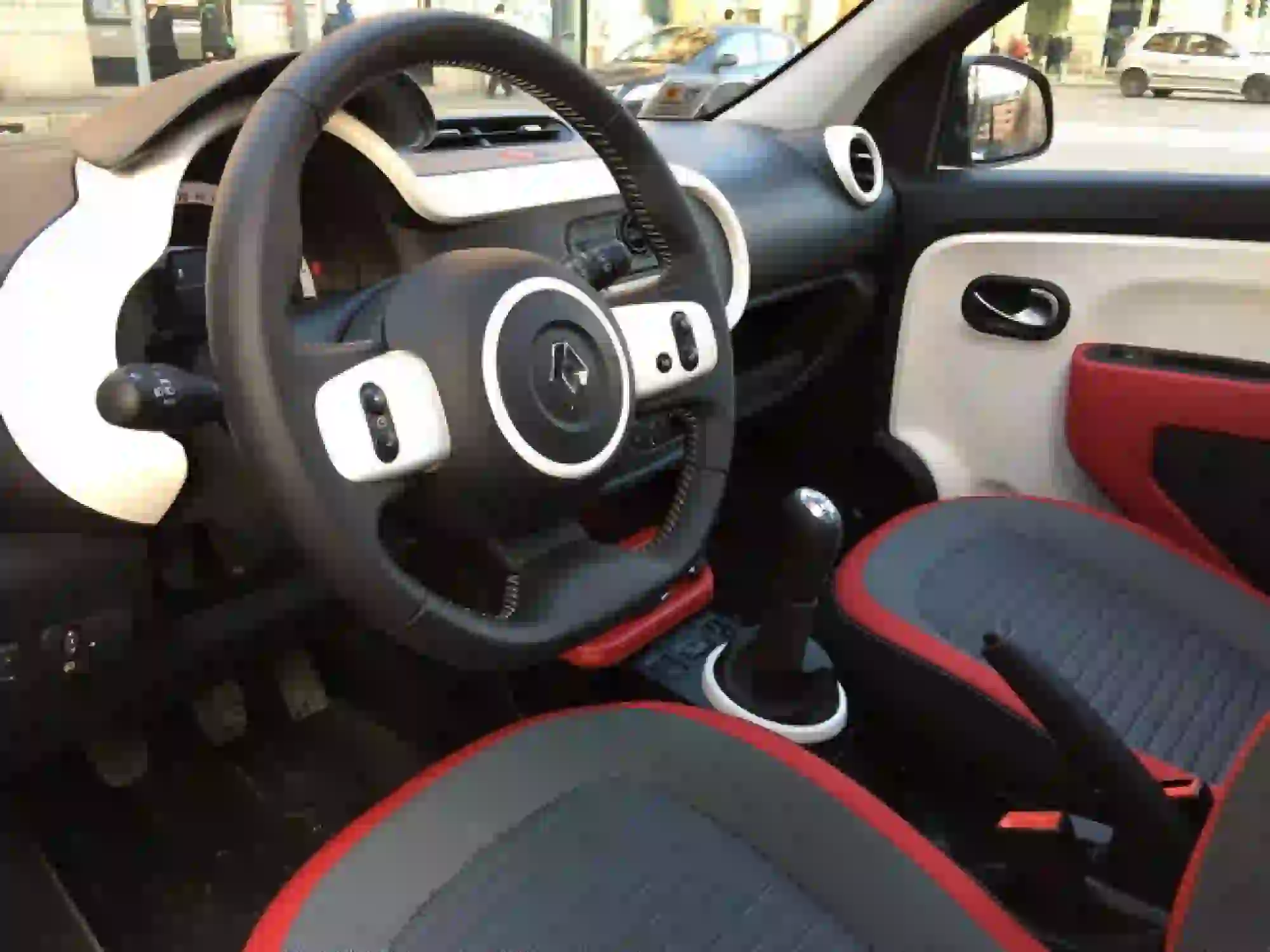 Renault Twingo 1.0 70cv: prova su strada - 22