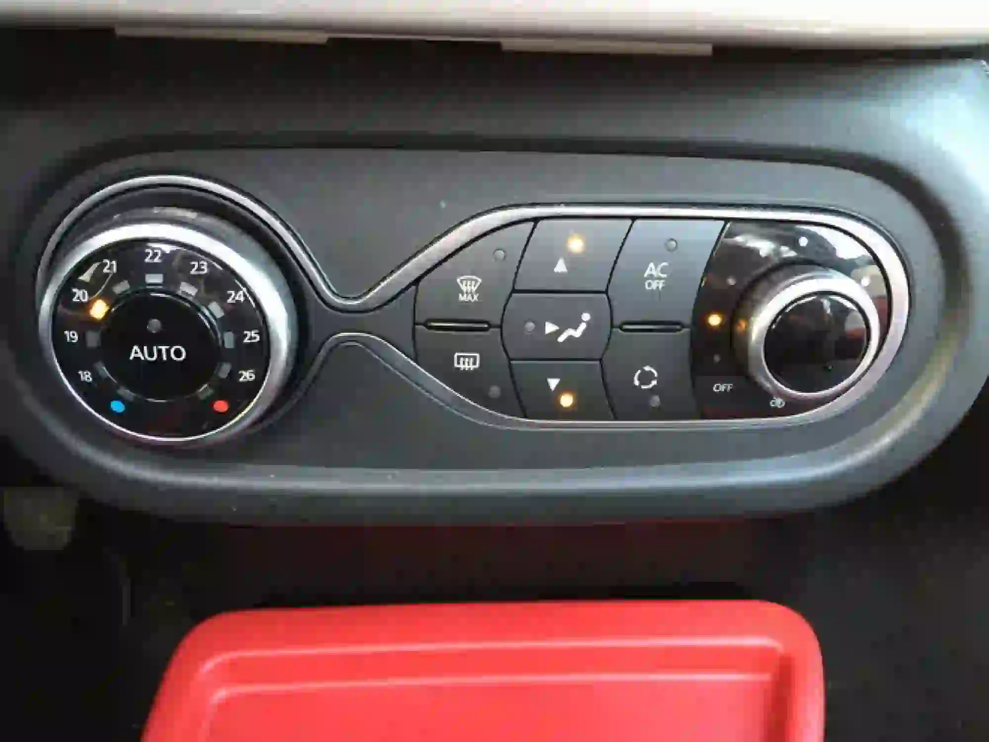 Renault Twingo 1.0 70cv: prova su strada - 34