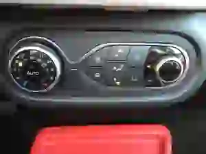 Renault Twingo 1.0 70cv: prova su strada - 34
