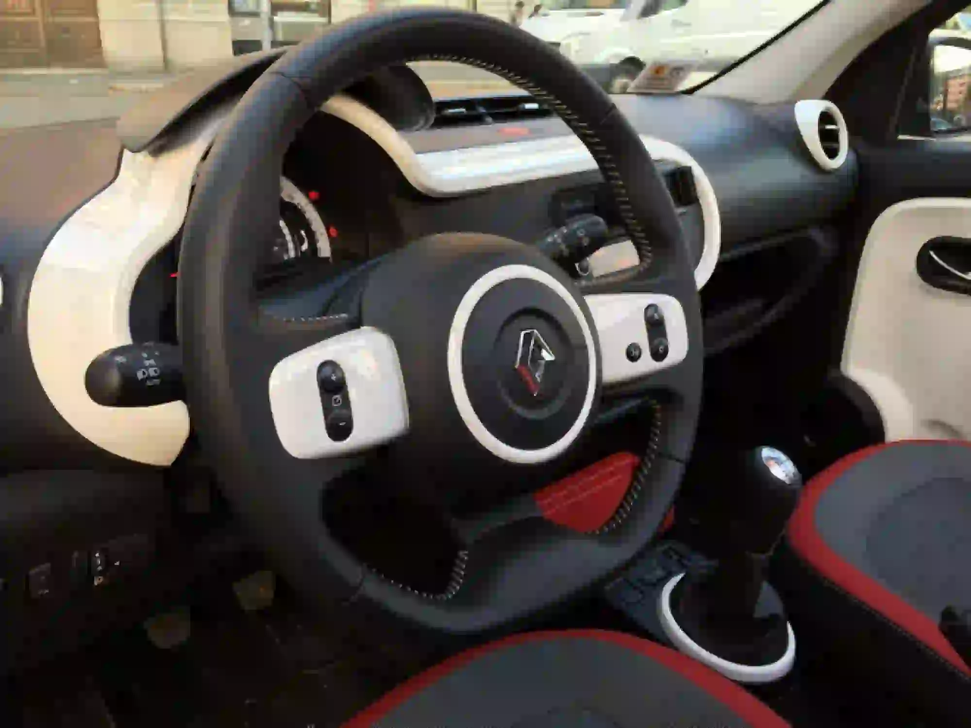 Renault Twingo 1.0 70cv: prova su strada - 40