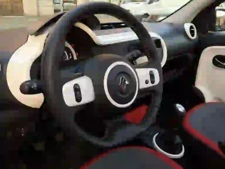 Renault Twingo 1.0 70cv: prova su strada - 40