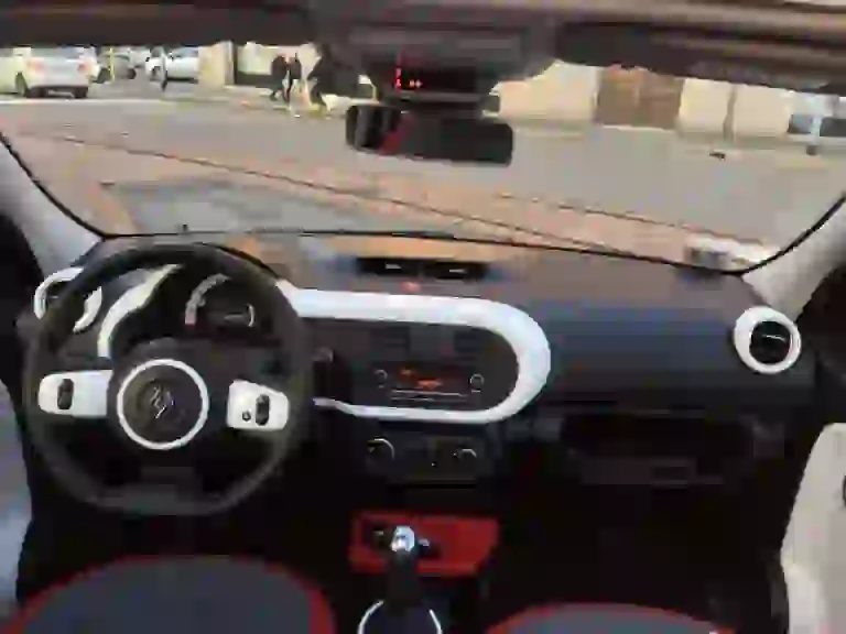 Renault Twingo 1.0 70cv: prova su strada - 48