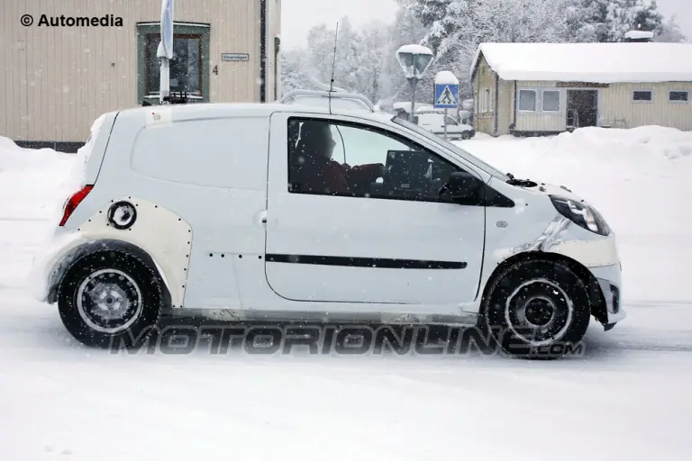 Renault Twingo 2014 - Foto spia 12-02-2013 - 2