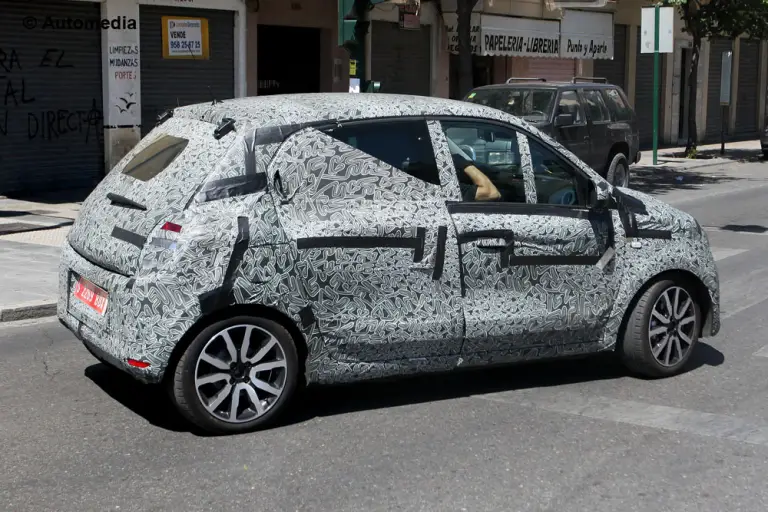 Renault Twingo 2015 - Foto spia 06-09-2013 - 5