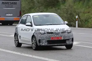 Renault Twingo facelift foto spia 26-4-2018