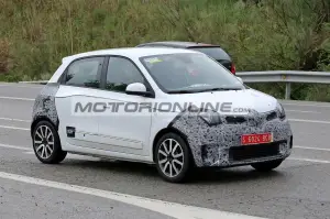 Renault Twingo facelift foto spia 26-4-2018 - 6