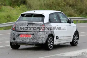 Renault Twingo facelift foto spia 26-4-2018