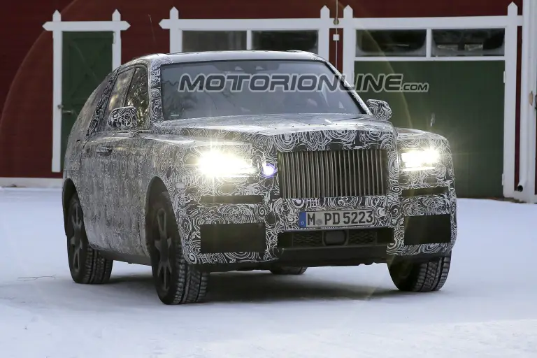 Rolls Royce Cullinan 2018 - Foto spia 08-02-2017 - 1