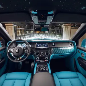 Rolls-Royce Cullinan Black and Bright - Foto - 4